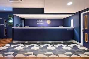 Reception photograph from the property listing.